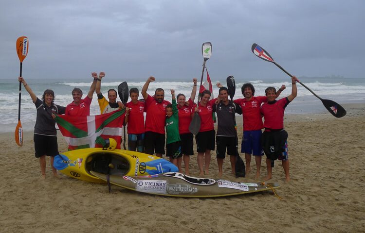 Nuestros palistas Campeones del Mundo por equipos de Kayak Surf 2013