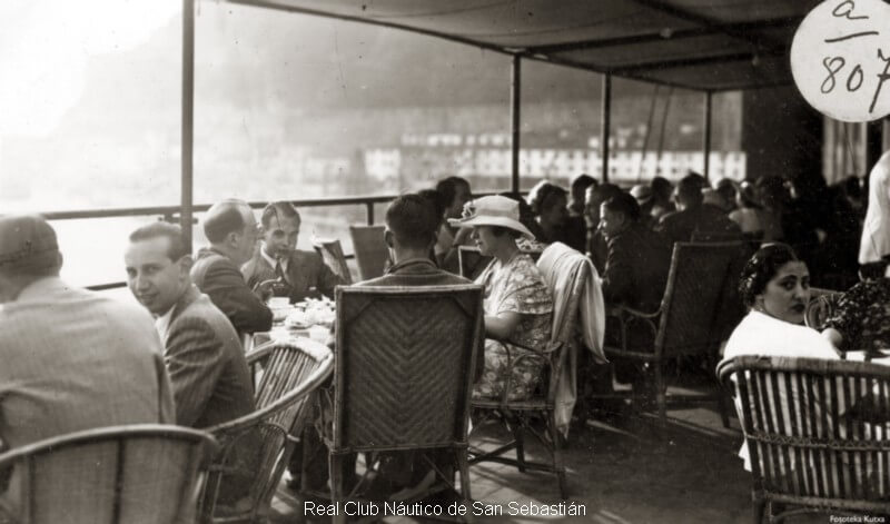 1935 En la terraza superior del Club