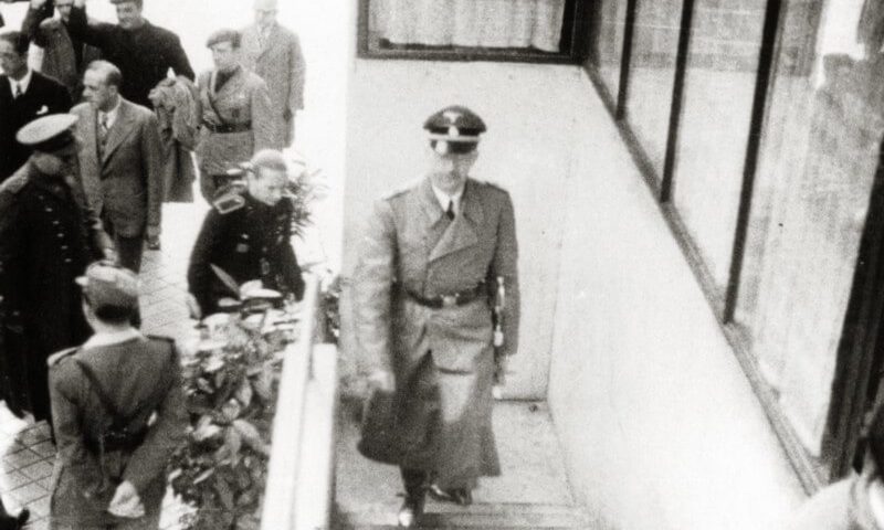 1940 Heinrich Himmler accediendo al Club