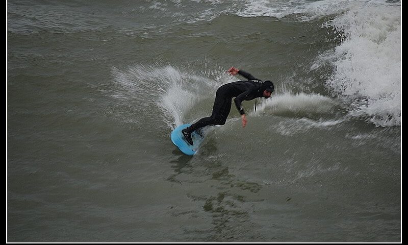 Fernando Odriozola surfeando el temporal-5