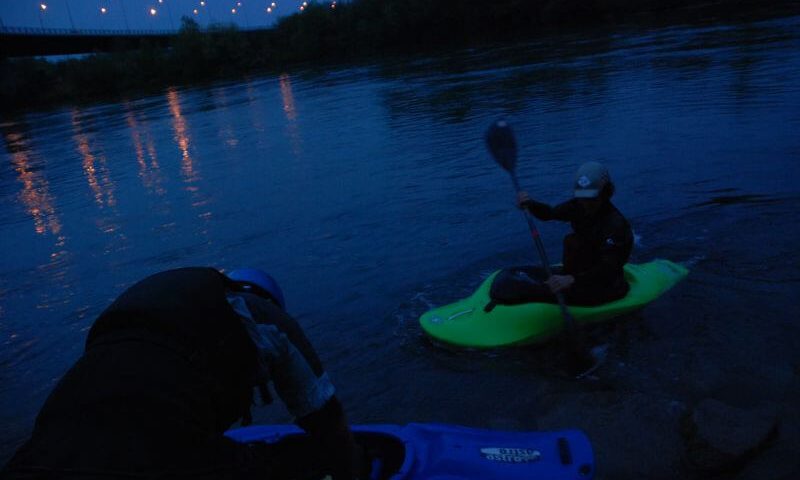 Surfeando hasta el anochecer